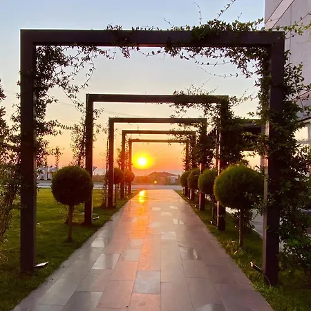 ホテル Hills ヤロヴァ