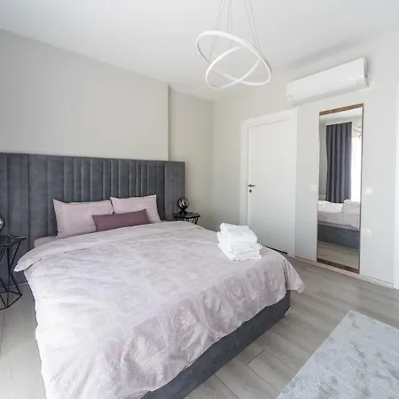 ホテル Hills ヤロヴァ